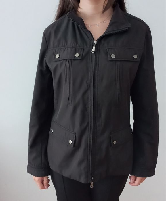 Casaco preto com fecho