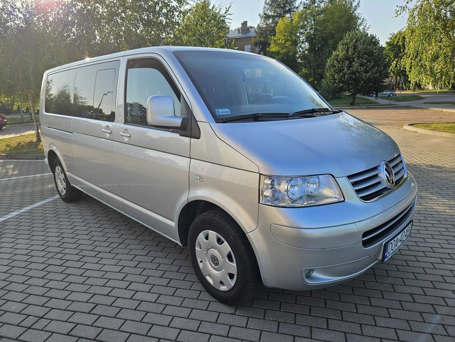 Volkswagen Caravelle 2.5TDI /Long /8 osób /Aut. /Temp. /2x Drzwi boczne+dociąg /Rolety /Hak