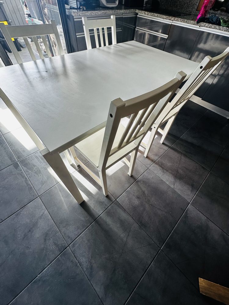 Mesa jantar mais quatro cadeiras