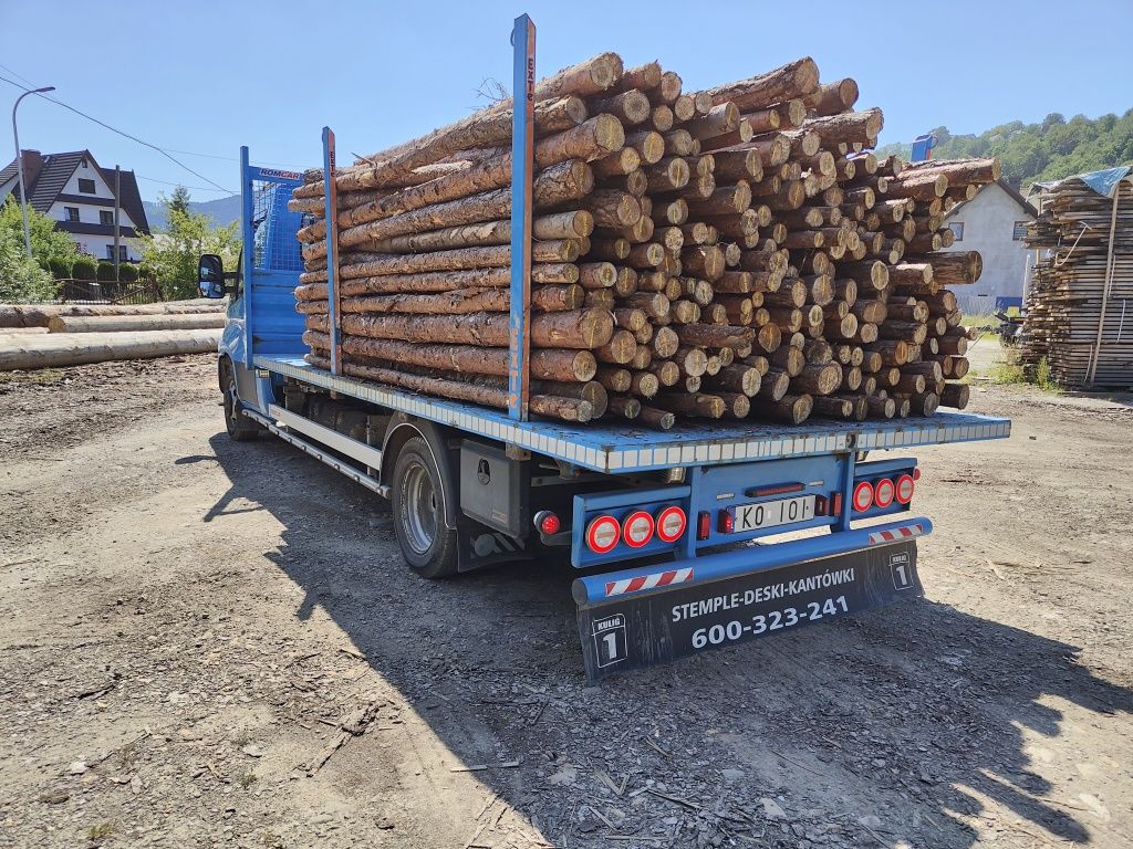 Deski szalunkowe stemple kantówki więźba drewno na dach