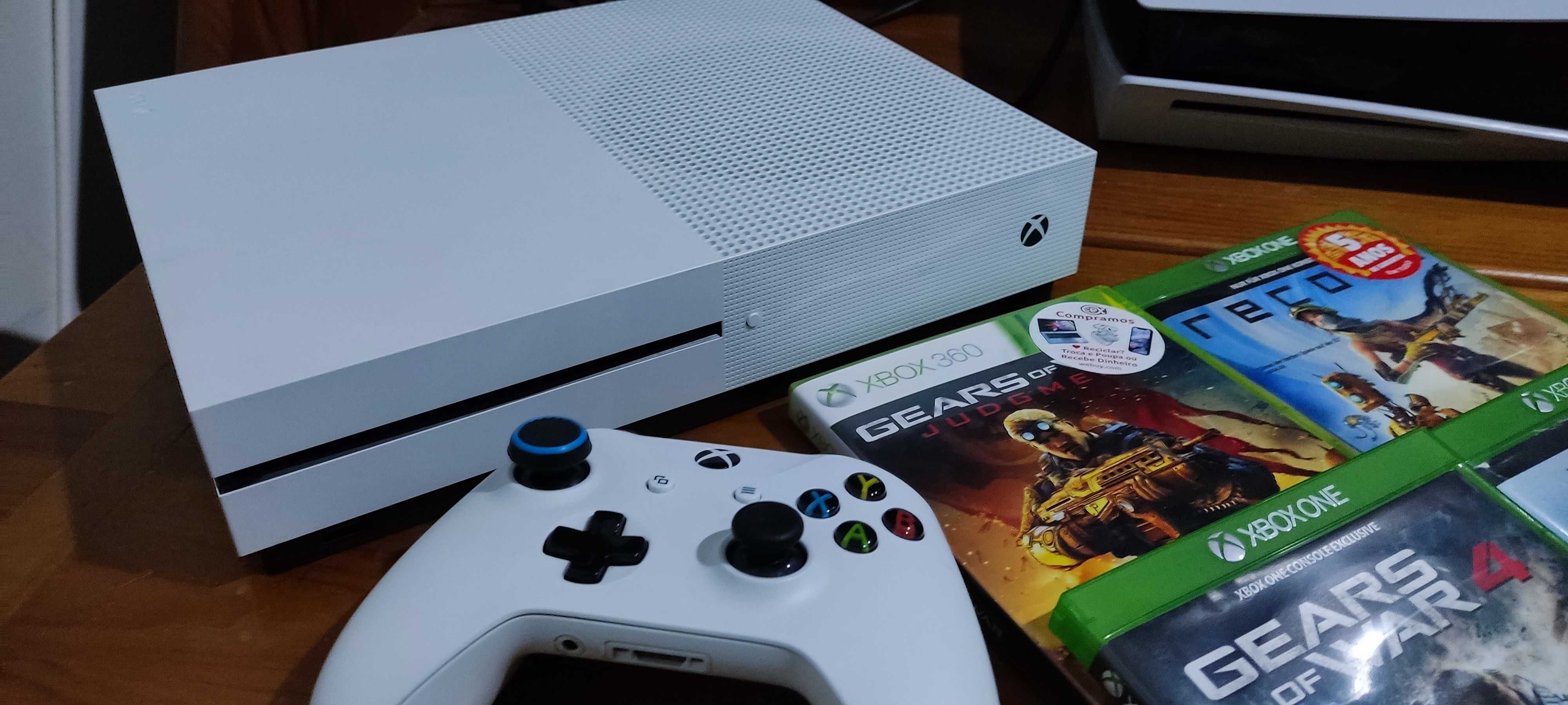 XBox ONE de 500gb como nova + comando + 4 Jogos + caixa