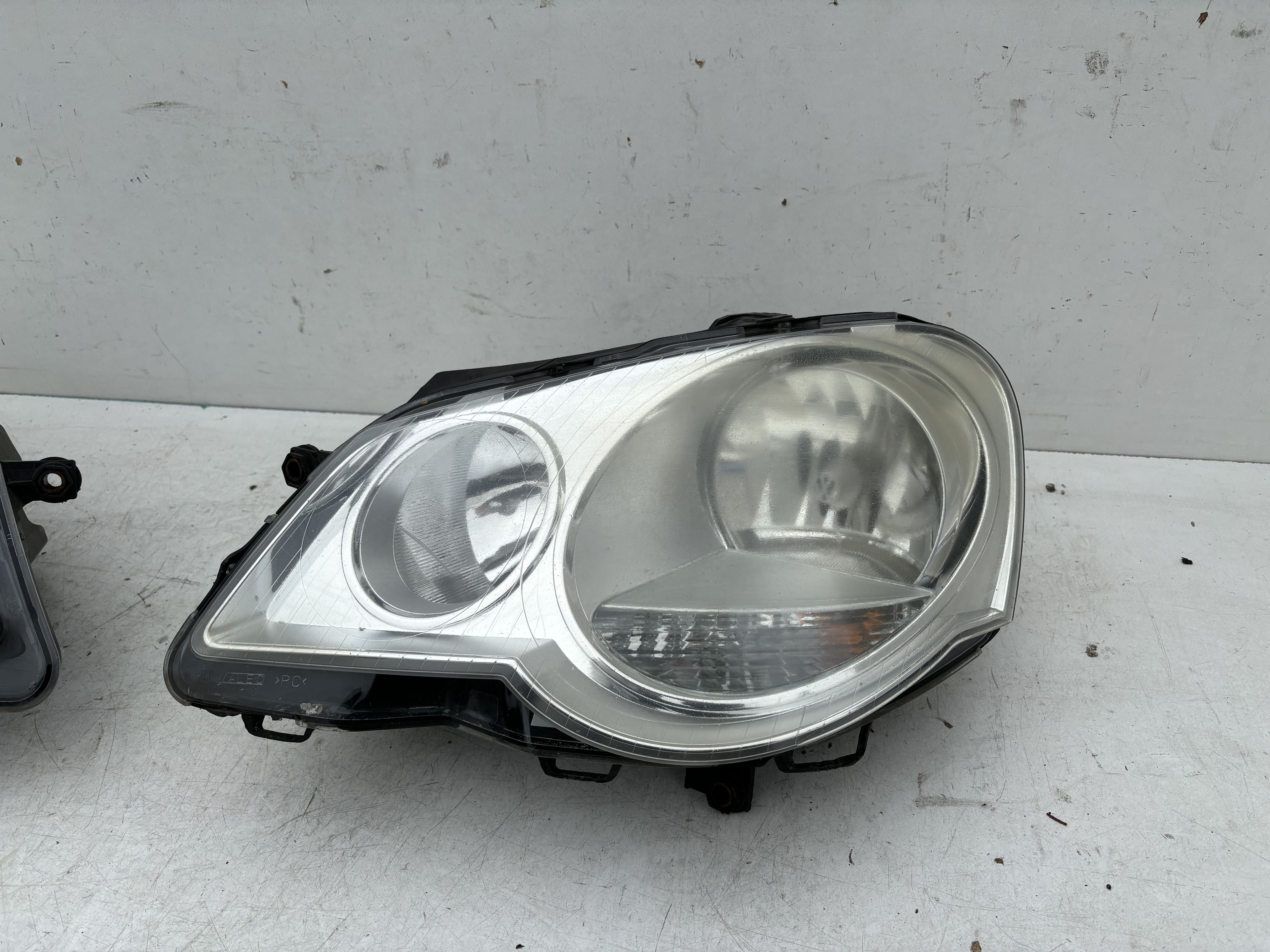 Lampa przednia lewa prawa Vw Polo 9N lift