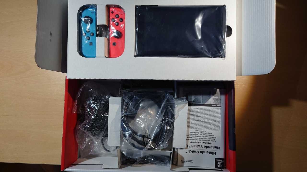 Konsola NINTENDO Switch + karta pamięci microSD 64GB