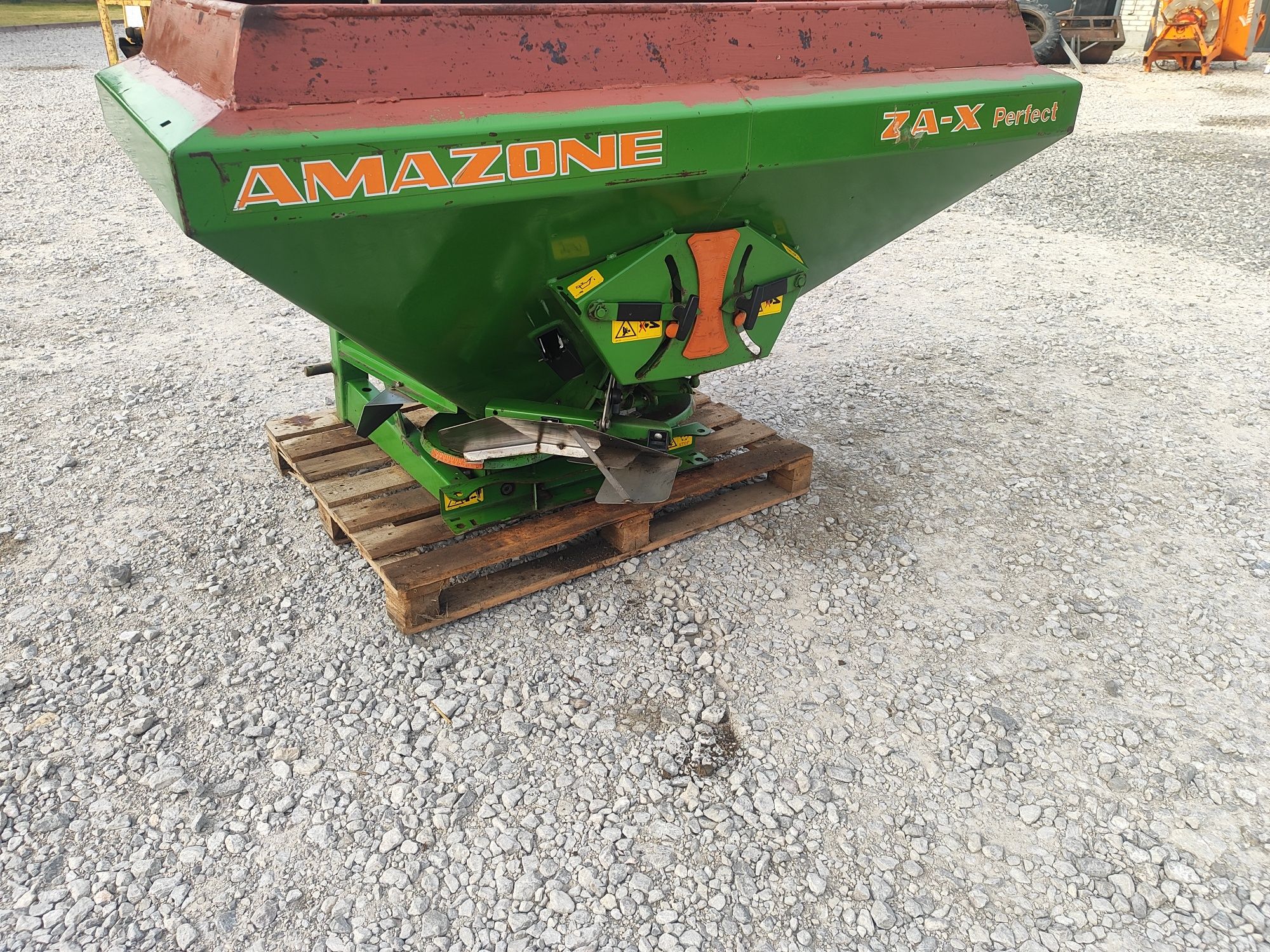 Rozsiewacz do nawozu Amazone ZA-X Perfect 800