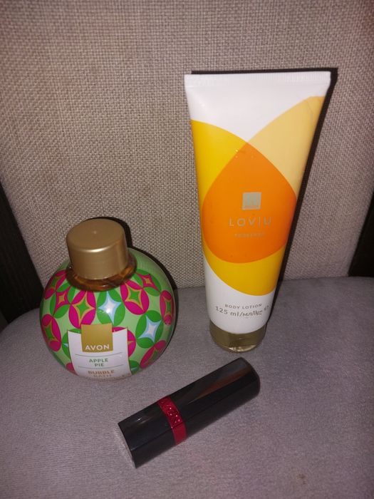 Zestaw Avon szminka zel i balsam