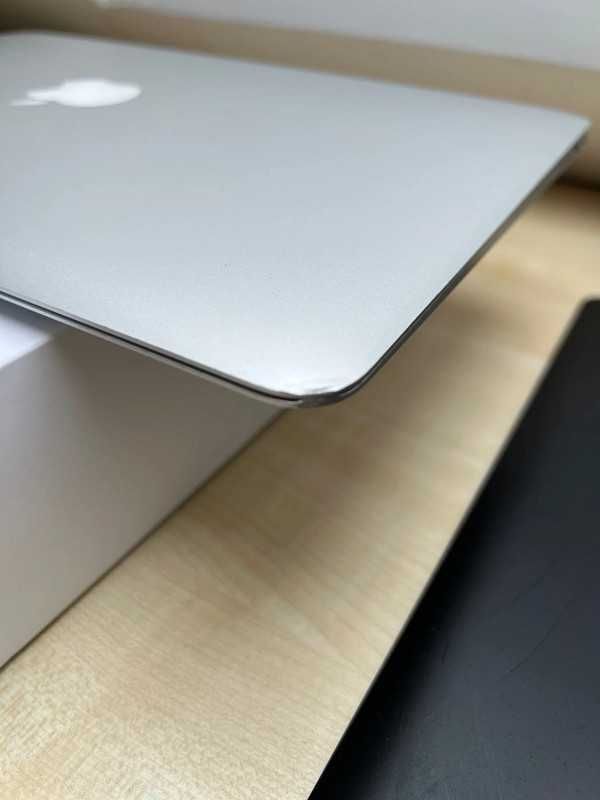 MacBook air 2015 Bardzo dobra bateria + dodatki i pudełko.