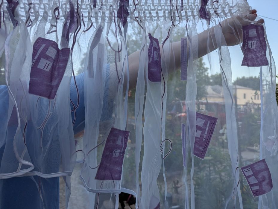 Firanka z fioletowym motywrm ,,150cm szerokosci