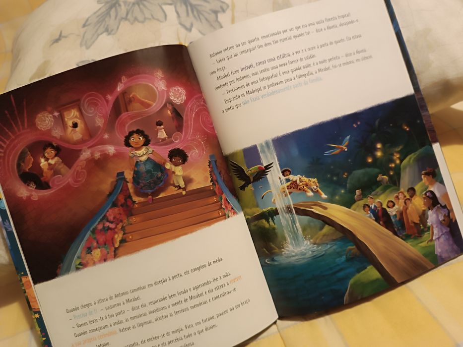 Livro do Filme da Disney Encanto.
