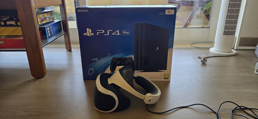 Playstation 4 Pro 1T + PSVR + 2 comandos e carregador Sony para 2