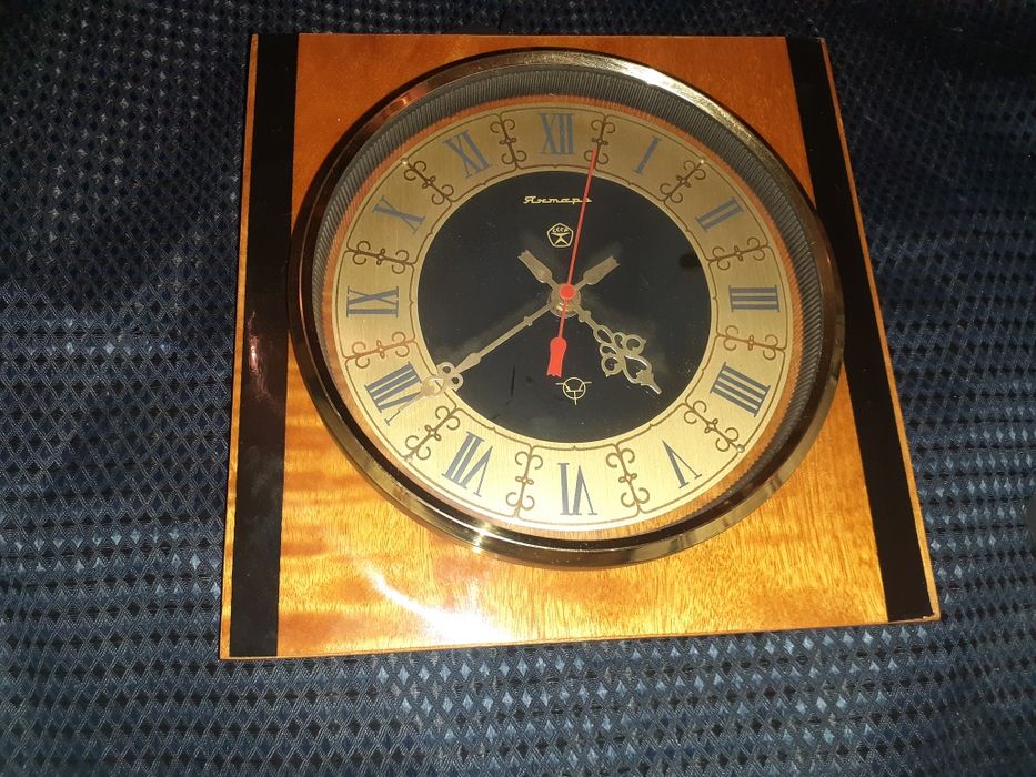 Часы настенные Янтарь советские СССР винтажные деревянные