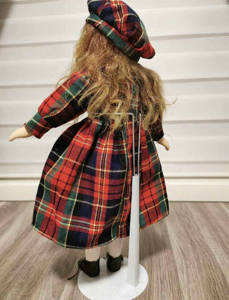 Порцелянова лялька 40 см