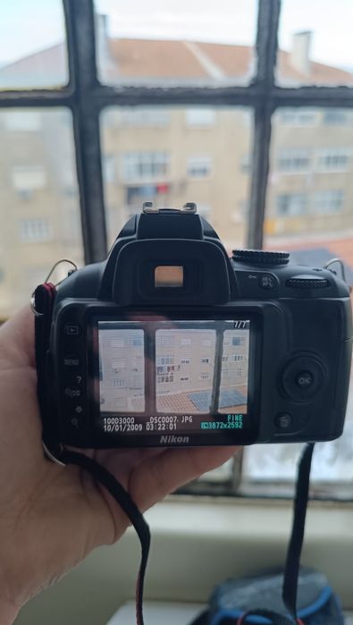 Máquina fotográfica Nikon D3000 com lente 18-55mm e bolsa bom estado