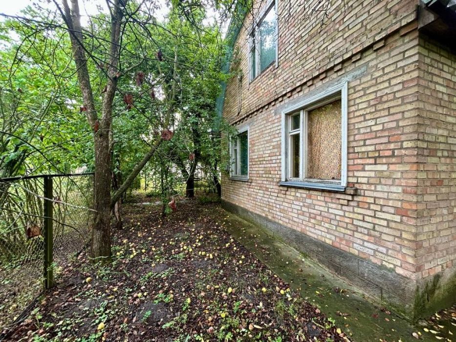 Будинок з ділянкою в с.Забуччя. Бучанський район.