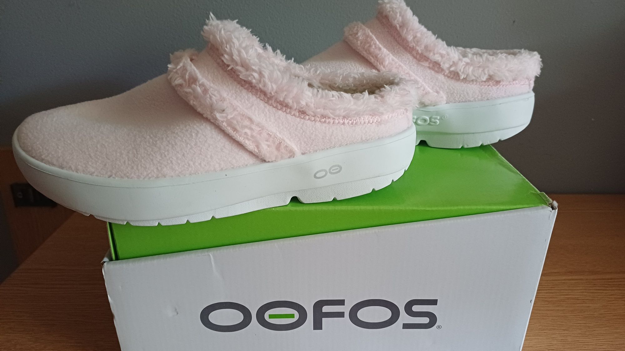 Ортопедичні Oofos мюлі  Америка