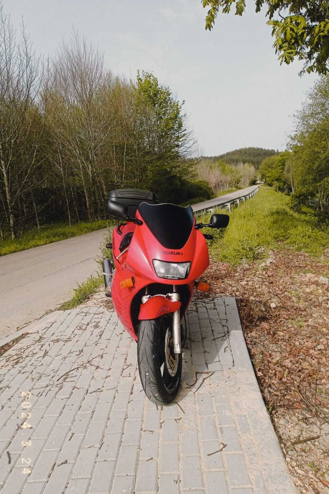 Mota Suzuki RF 600 r