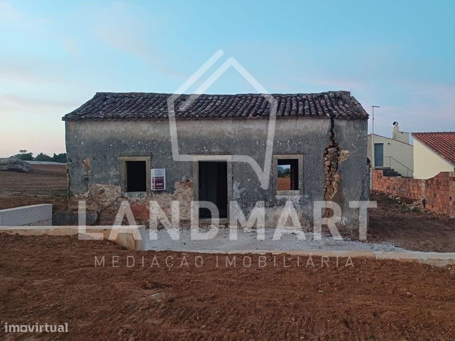 Moradia e Terreno - Turquel