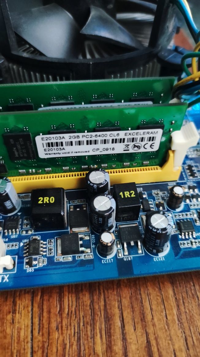 Материнка Gigabyte GA-945GCM-S2C LGA775 + Pentium E2160 + 4GB DDR2