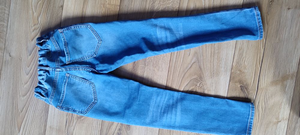 Jeansy i granatowy sweterek 122