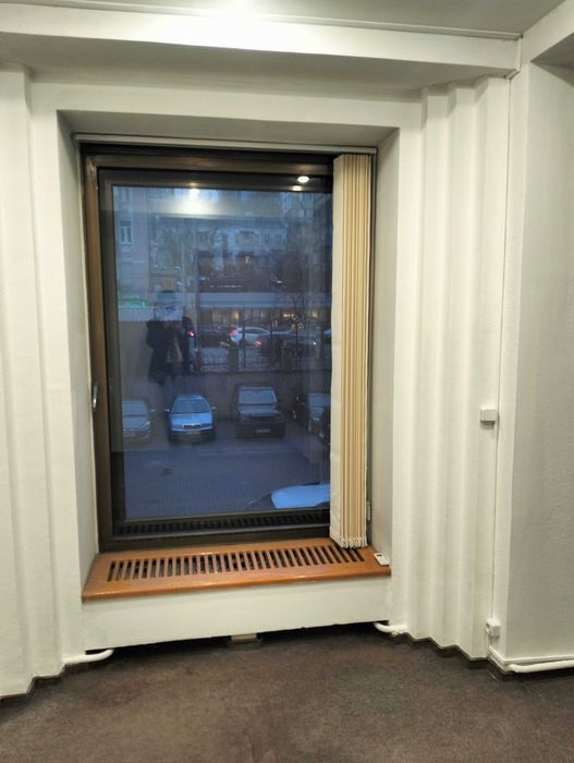 Три окремих  робочих  кабінету для адвоката, юриста нотаріуса аудитора