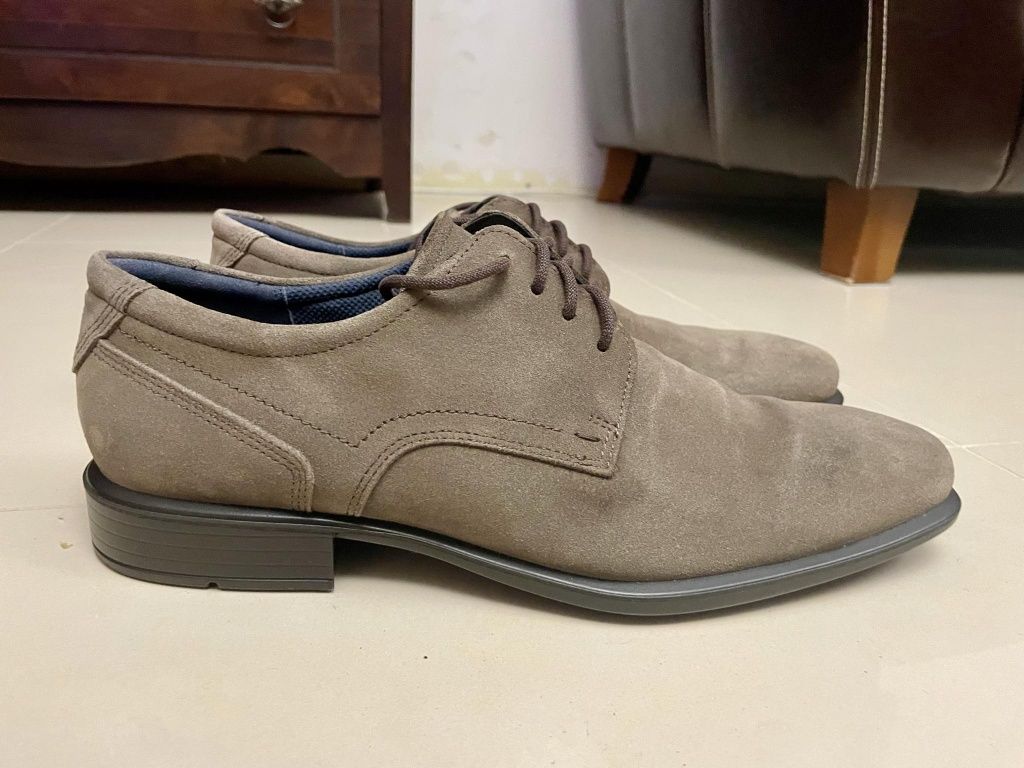 Ecco zamszowe półbuty męskie 44
rozmiar 44
Wkładka 29.5cm
kolor:jasny