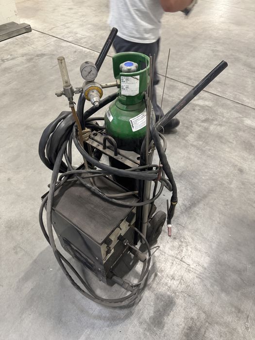 Máquina de soldar TIG Unisolda TigM 150+ com botija, carrinho e tocha