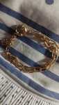 Pulseira e fio dourado