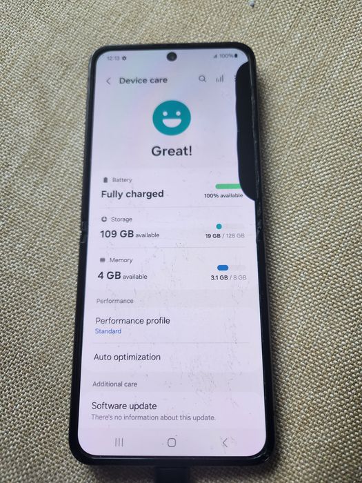 Samsung Galaxy Z Flip4 SM-721U_Snapdragon 8 gen 1_8gb ram/128gb_AMOLED