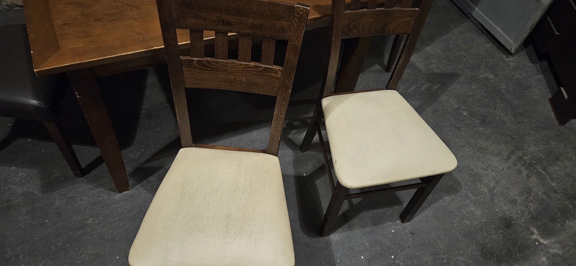 Stół plus 6 krzesel