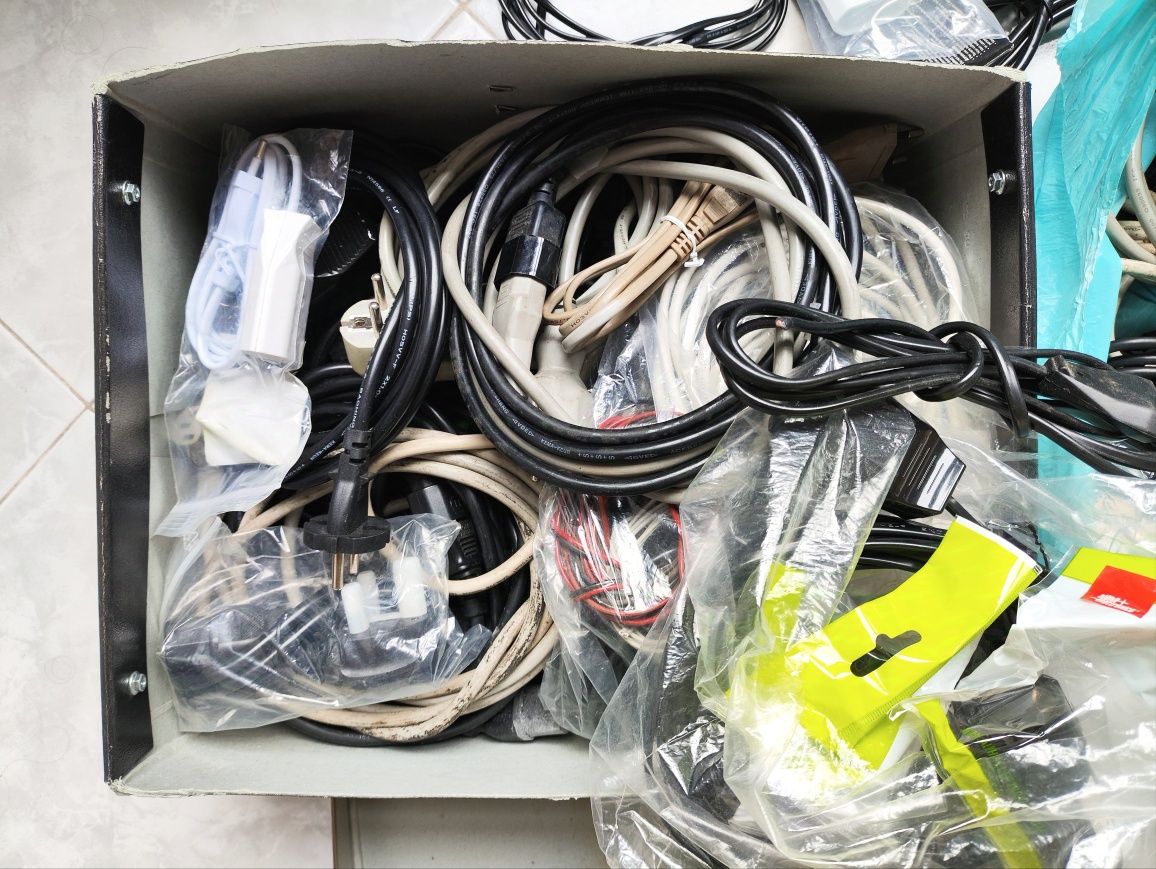 Cabo de alimentação com ficha Schuko e outras 250V AC