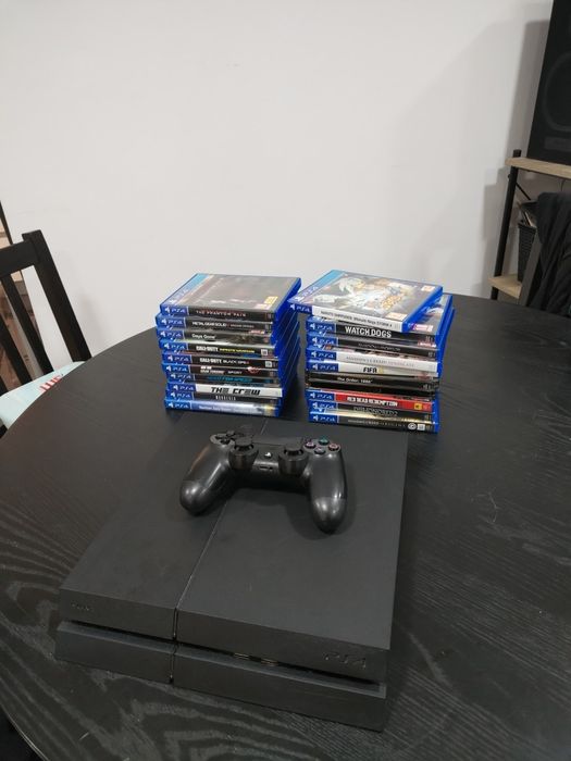 Playstation 4 c/comando e coleção incrível de jogos