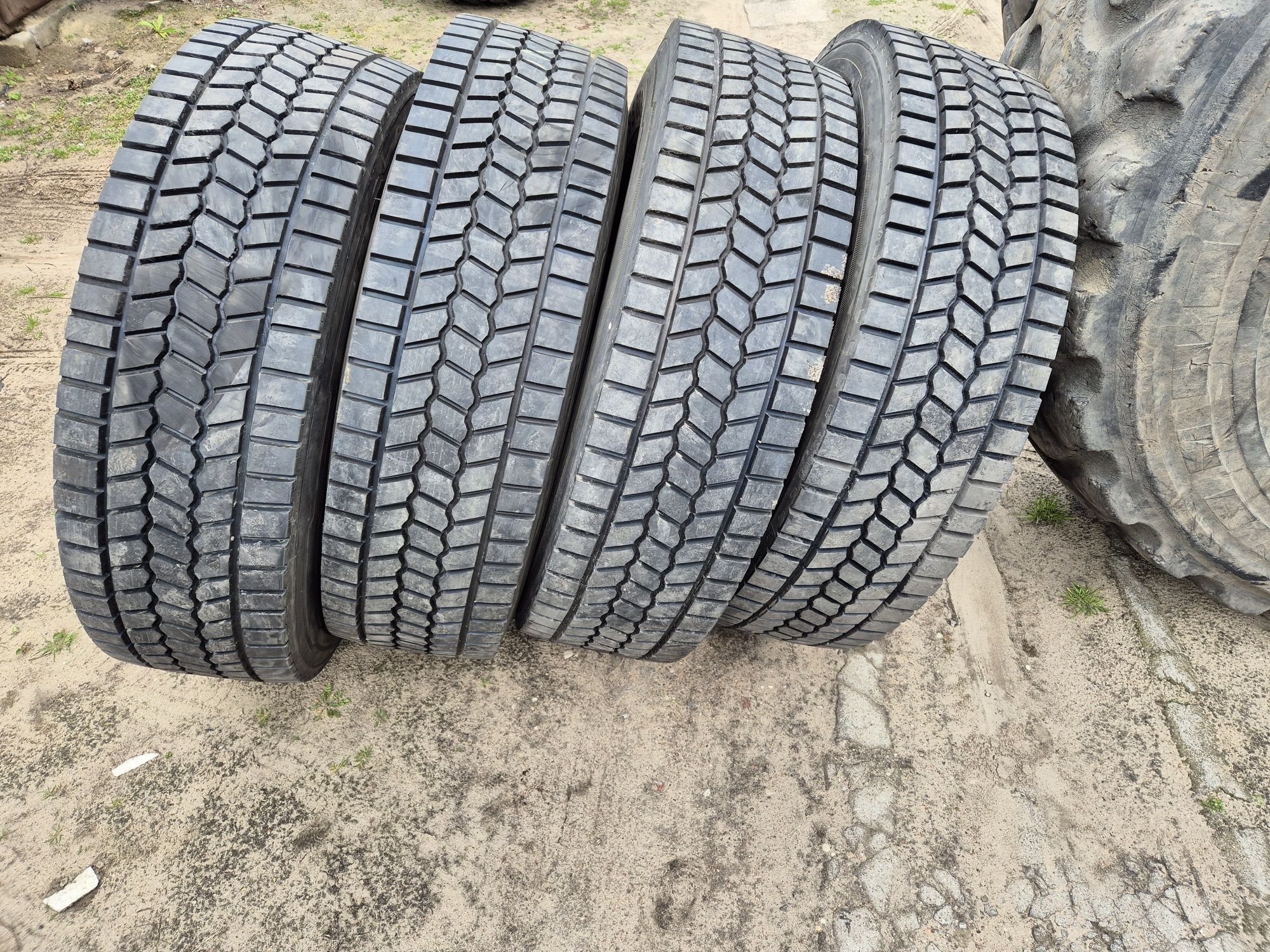 Opony 295/80r22.5