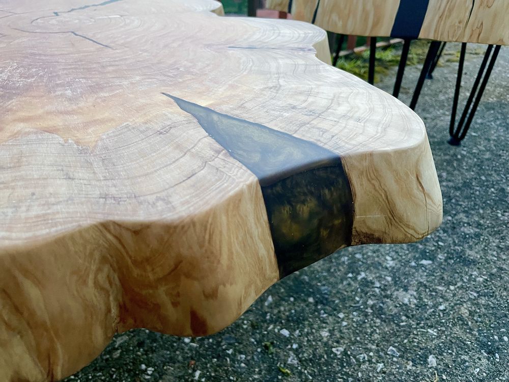 Mesa centro estilo rústica de madeira de cedro e resina epoxy (novo)