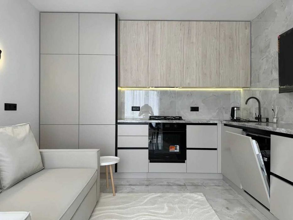 Укомплектована однокімнатна біля озера