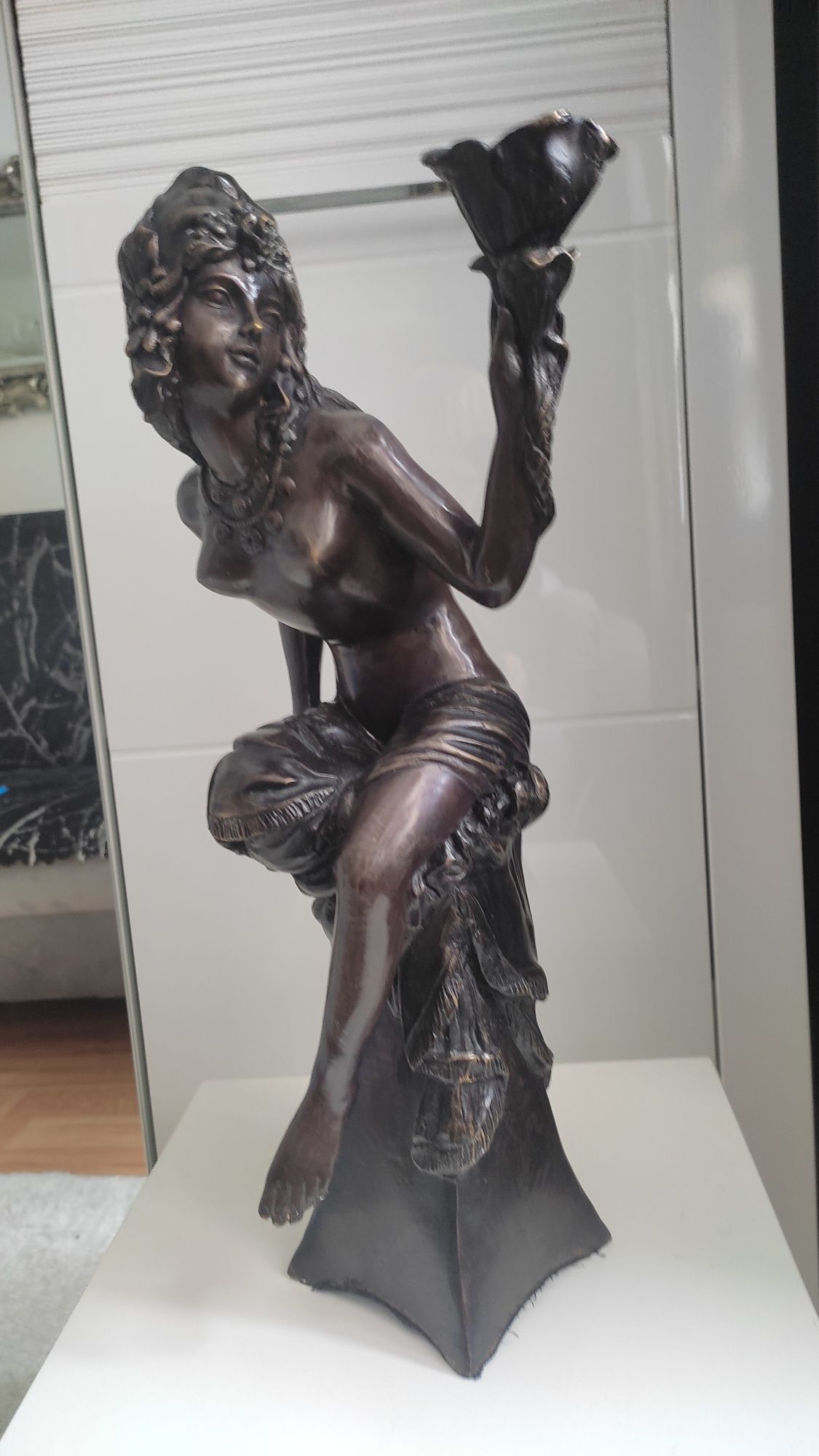 Stara śliczna figura z brązu duża,
