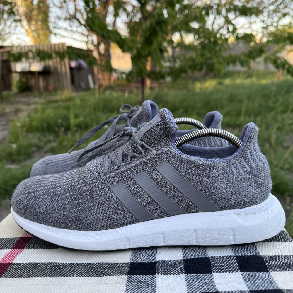 Кроссовки Adidas Swift Run Grey/White, 44,5 размер, Оригинал