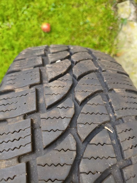 Opony zimowe 225x65x16c. 4 sztuki