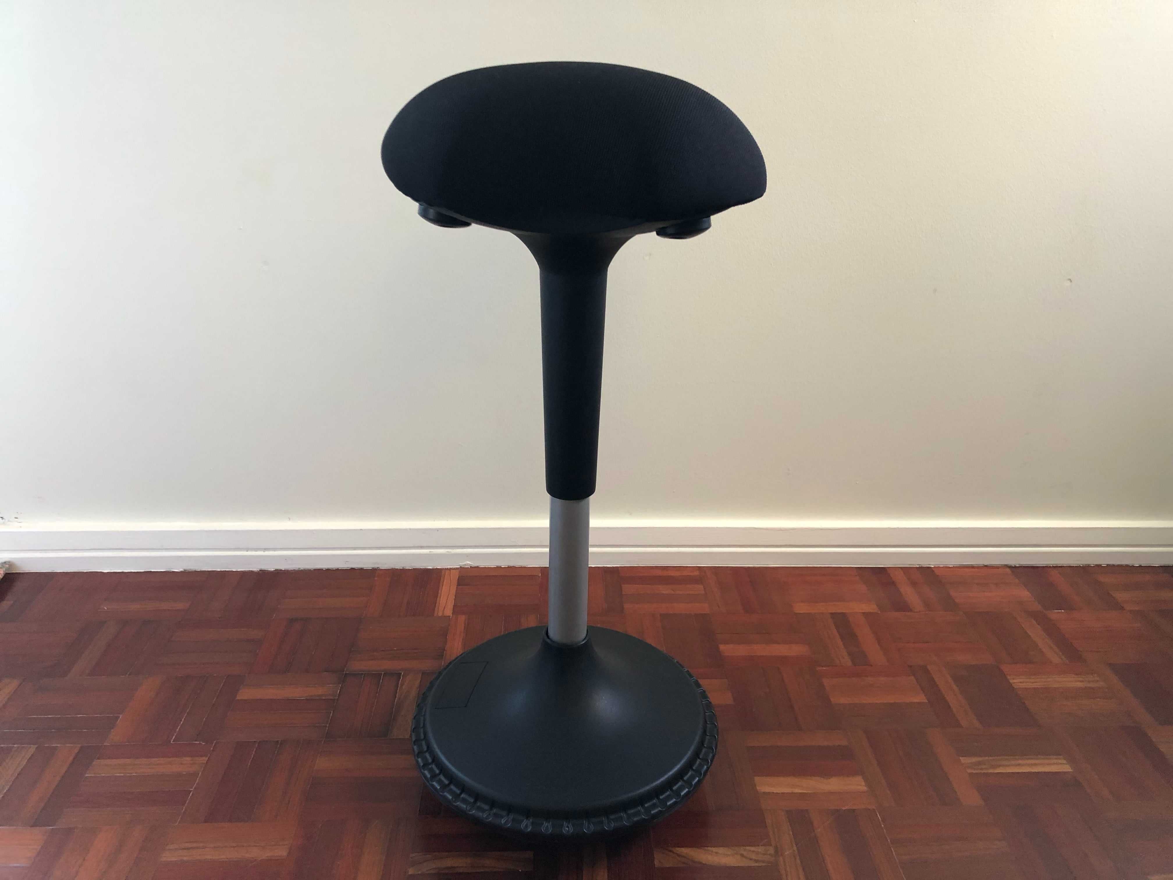 Cadeira elevatória e ergonómica