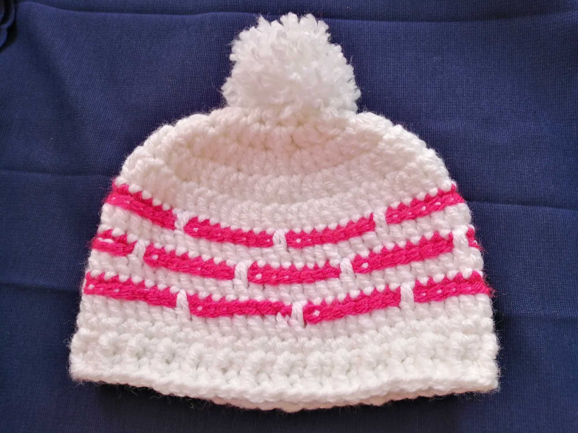 Gorros novos em lã croche p/ criança, dos 0-24 m. Várias cores