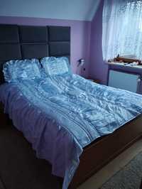 Narzuta na łóżko w kolorze niebieskim