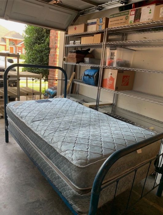 Vendo colchao e cama solteiro urgente