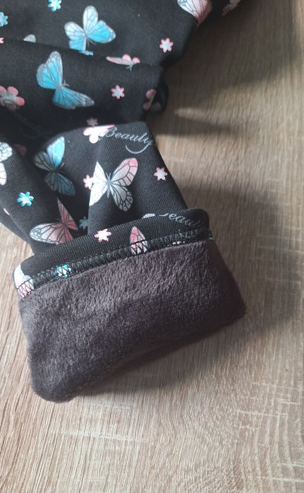 Leginsy ocieplane czarne z motylkami 152/158