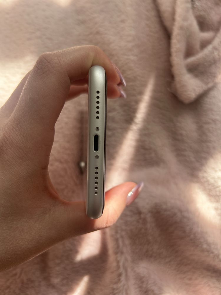 iPhone XR 64 GB biały