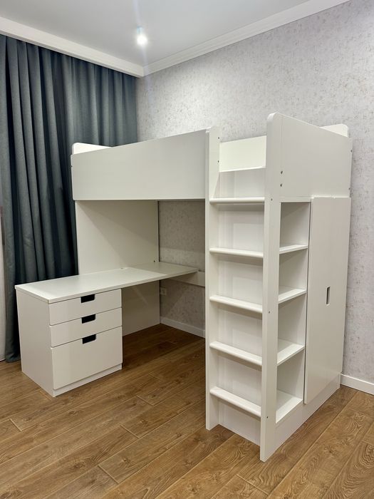 Ліжко-горище і письмовий стіл Ikea Smastad, ліжко на антресолі