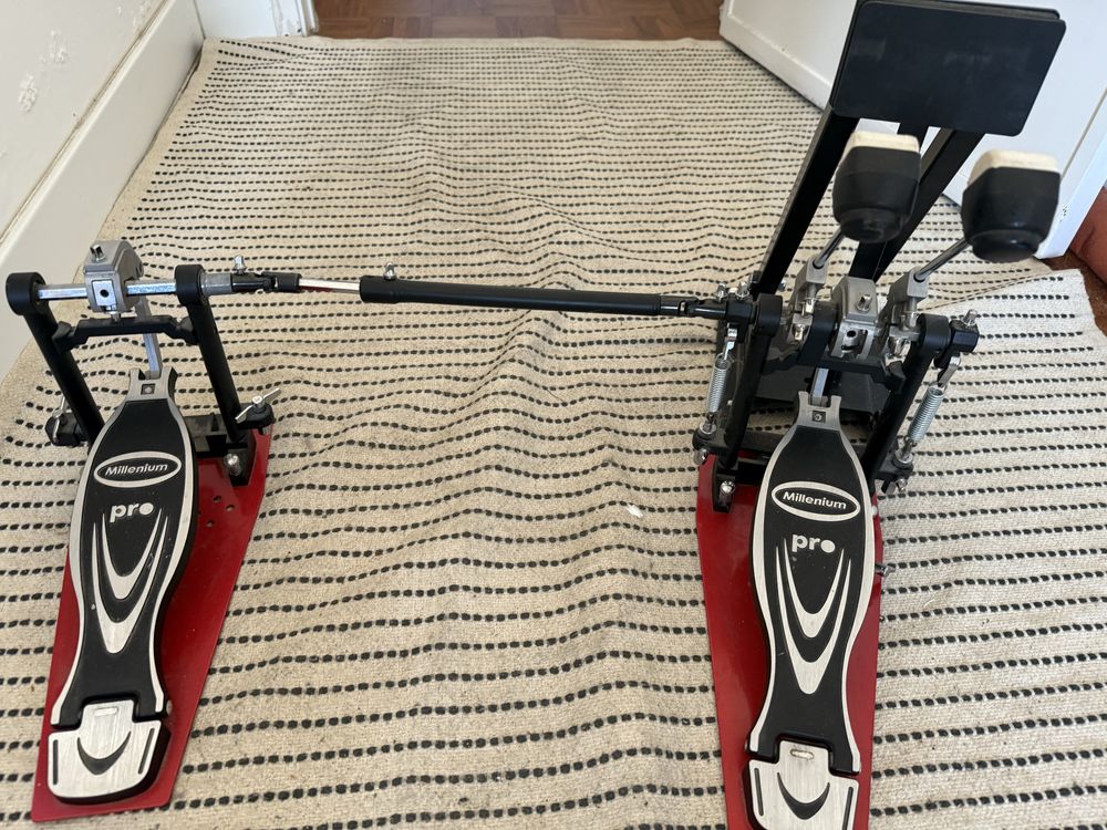 Pedal doble bumbo + pad de treino Millenium