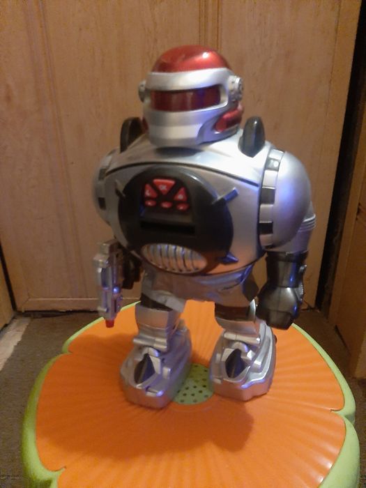 Робот супер герой