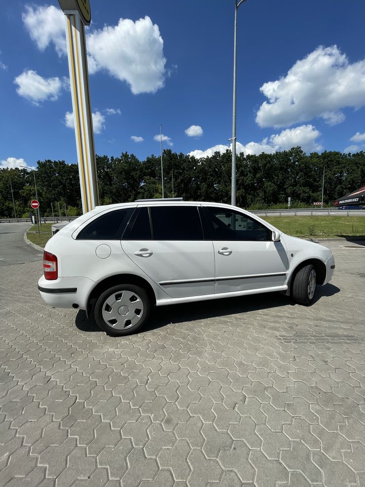 Продам шкоду фабію в унверсалі 1.4