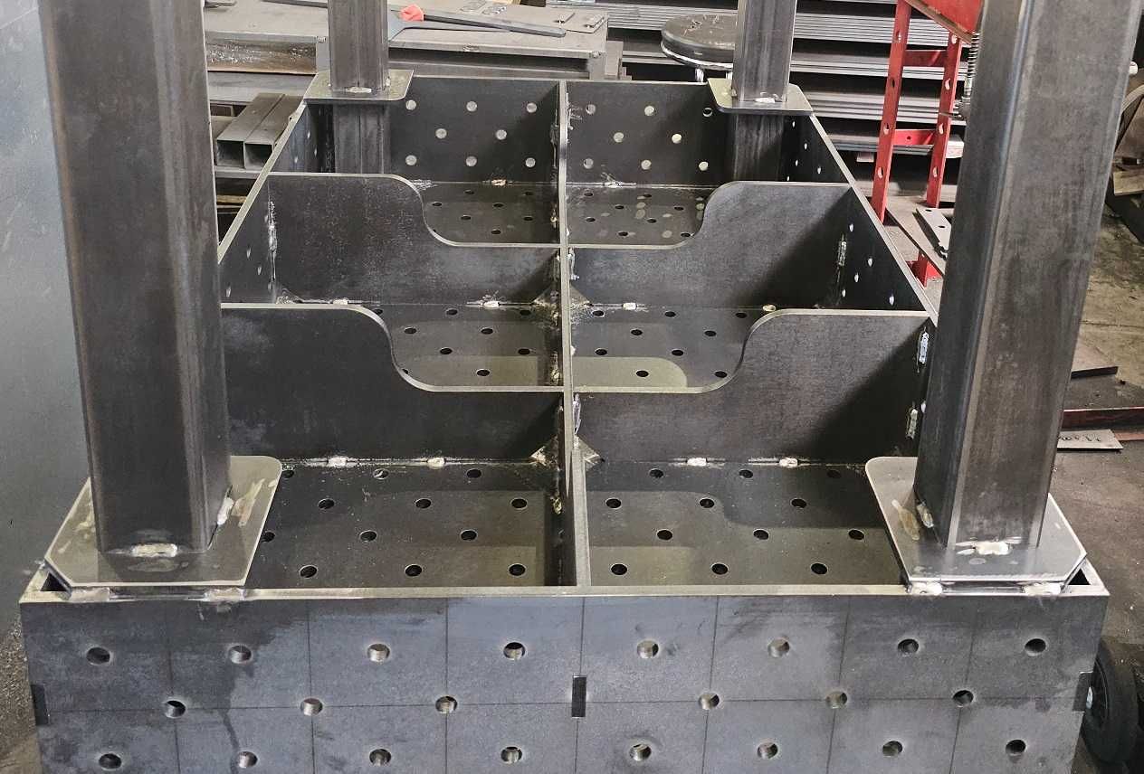 Stół spawalniczy 1200x800x200 gr.10 kółka z hamulcem