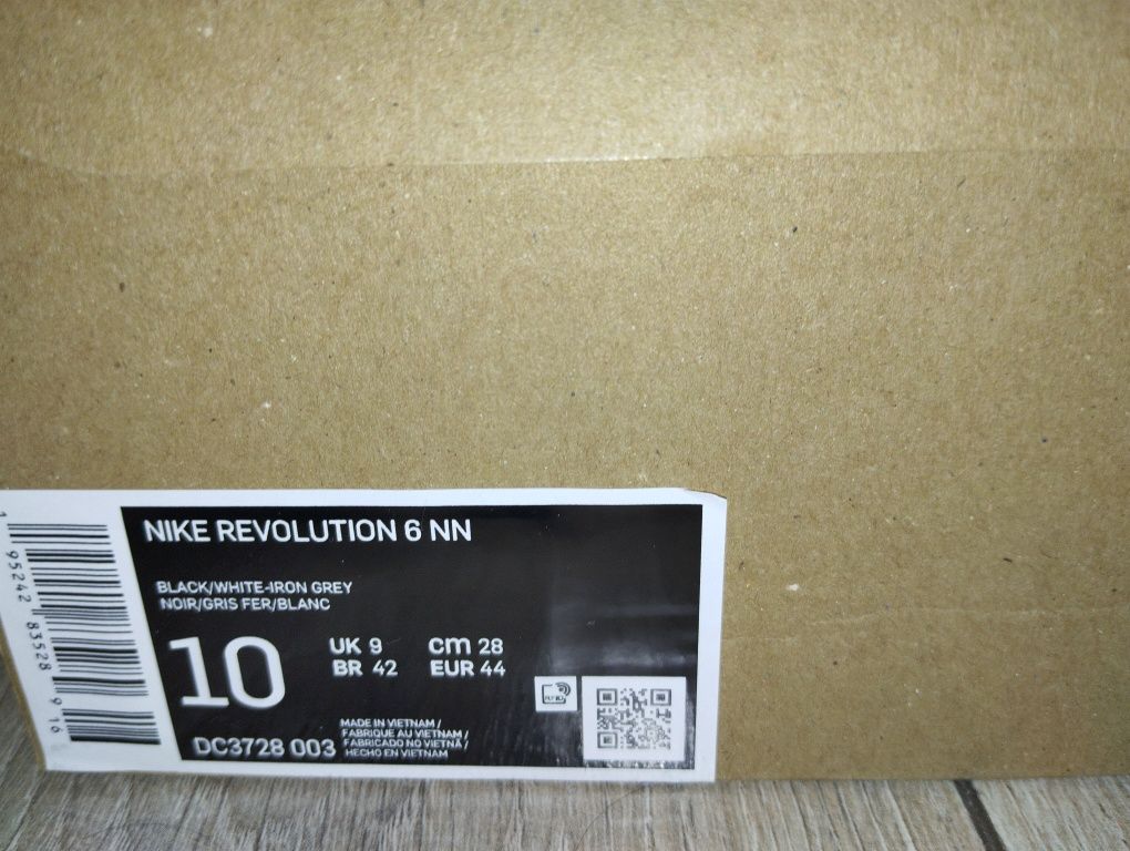 Nowe spodnie buty Nike revolution 6 czarne 44