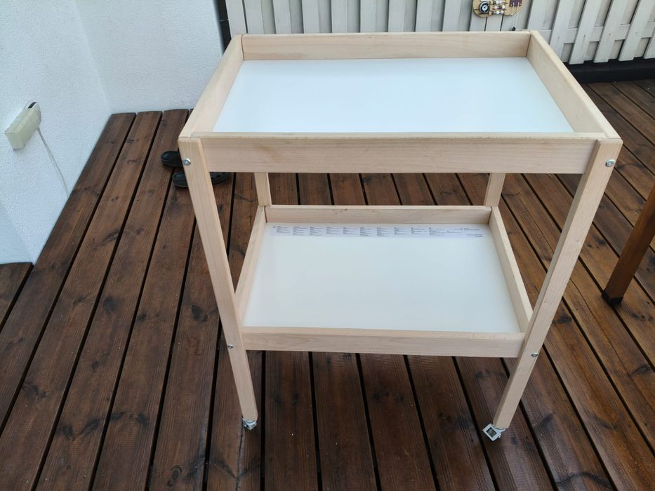 IKEA SNIGLAR Stół do przewijania wraz z matą IKEA SKÖTSAM