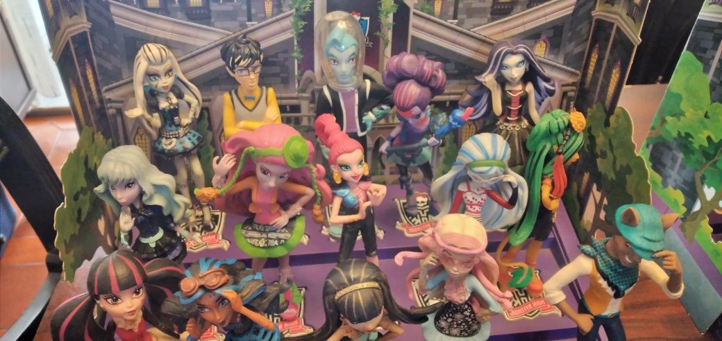 Colecção 40 bonecas MONSTER HIGH 20cm impecáveis completas de 2015 ...